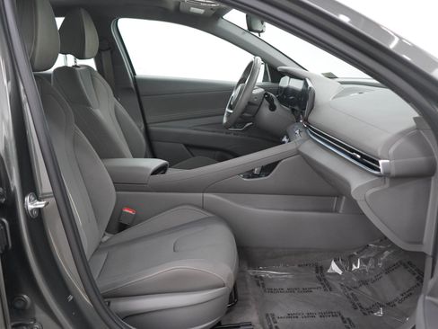 Used 2024 Hyundai Elantra SEL w/ Convenience Package FWD image 11