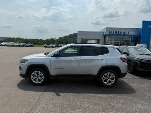 Used 2025 Jeep Compass Latitude AWD/4WD image 4