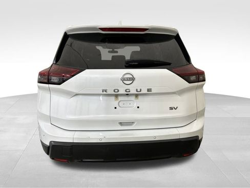 Used 2024 Nissan Rogue SV image 4