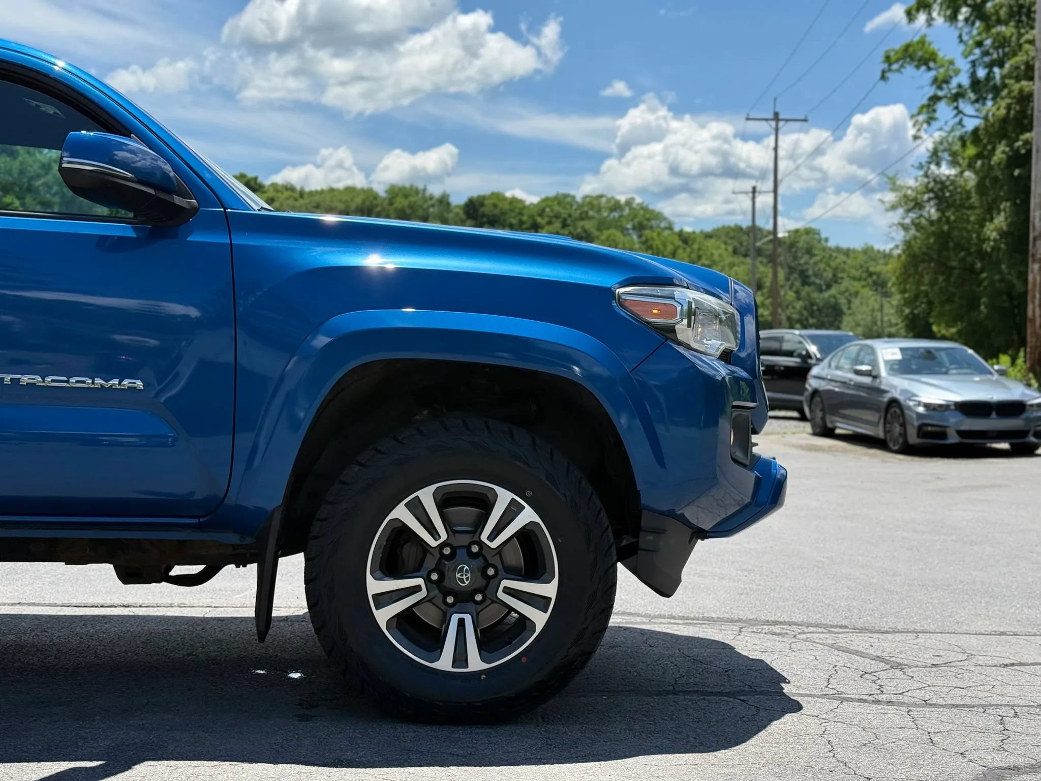 Used 2016 Toyota Tacoma TRD Sport w/ Towing Package AWD/4WD image 8