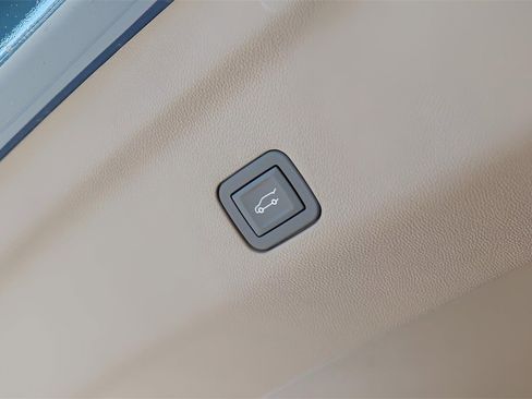 New 2026 GMC Yukon Denali w/ Sun & Power Step Package image 30