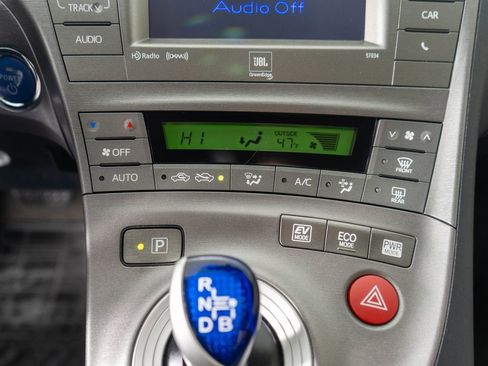 Used 2015 Toyota Prius Four image 18