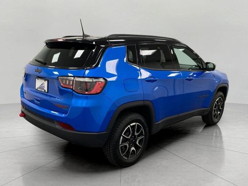 Used 2025 Jeep Compass Trailhawk AWD/4WD image 3
