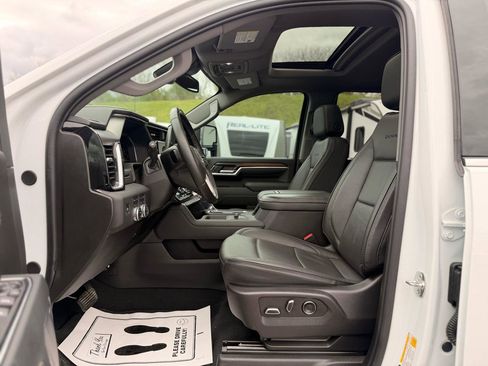 Used 2025 GMC Sierra 3500 Denali AWD/4WD image 15