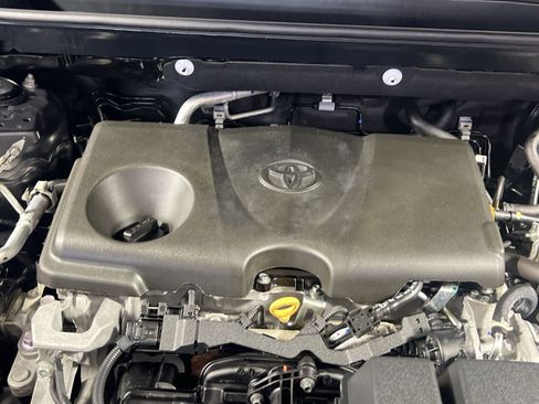 Used 2025 Toyota RAV4 XLE AWD/4WD image 30