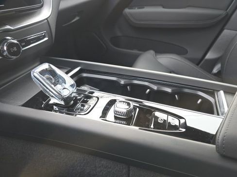New 2026 Volvo XC60 B5 Ultra w/ Climate Package AWD/4WD image 33