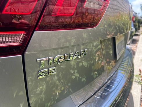 Used 2021 Volkswagen Tiguan SE FWD image 5