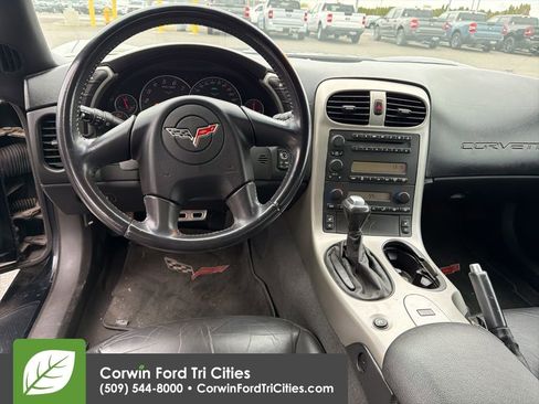 Used 2005 Chevrolet Corvette Convertible w/ Preferred Equipment Group image 2