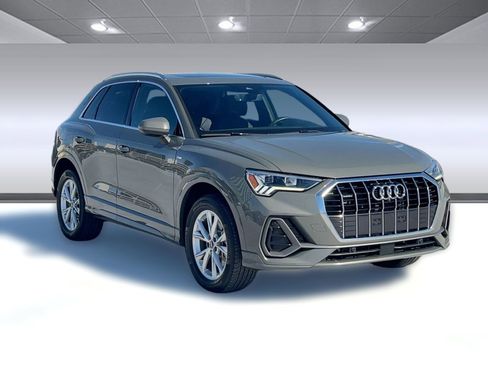 Certified 2023 Audi Q3 2.0T Premium Plus w/ Premium Plus Package image 7