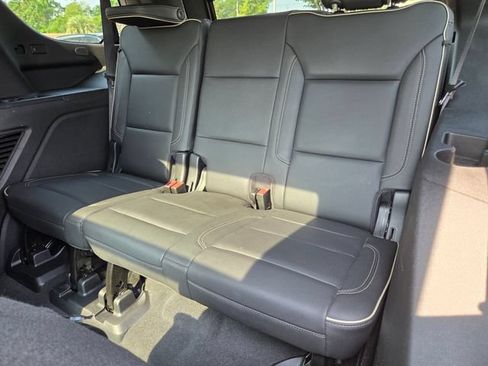 Used 2022 GMC Yukon SLT w/ SLT Premium Package AWD/4WD image 14