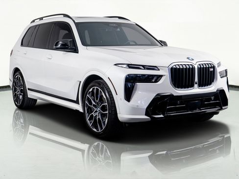 Used 2025 BMW X7 M60i image 4