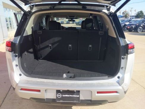 Used 2025 Nissan Pathfinder SL AWD/4WD image 27