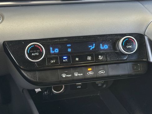 Used 2023 Hyundai Elantra SEL image 17