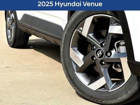 Used 2025 Hyundai Venue SEL FWD image 2