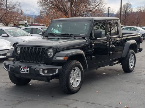 Used 2023 Jeep Gladiator Sport image 10