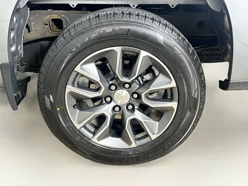 Used 2023 Chevrolet Silverado 1500 LT AWD/4WD image 11