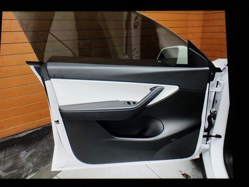 Used 2021 Tesla Model Y Long Range image 16