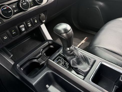 Used 2018 Toyota Tacoma TRD Off-Road image 21
