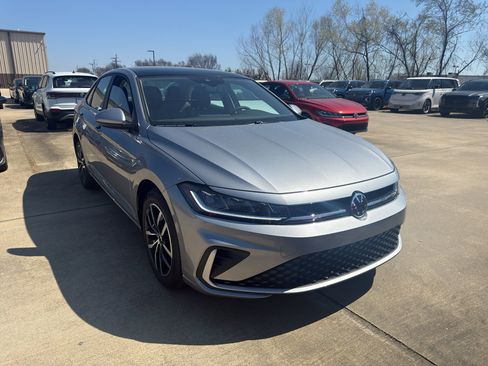 New 2026 Volkswagen Jetta SE FWD image 3