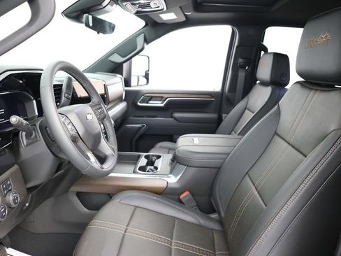 Used 2024 Chevrolet Silverado 2500 High Country w/ High Country Premium Package image 18