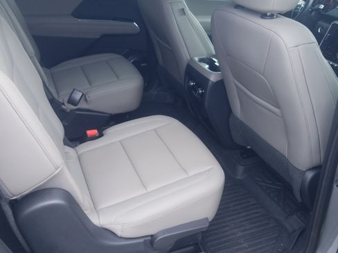 Used 2024 GMC Acadia Elevation FWD image 15
