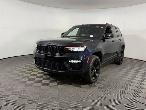 Certified 2024 Jeep Grand Cherokee Limited w/ Luxury Tech Group II image 10