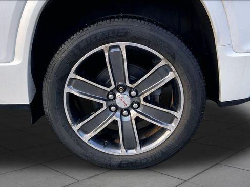 Used 2019 GMC Acadia Denali w/ Technology Package AWD/4WD image 11