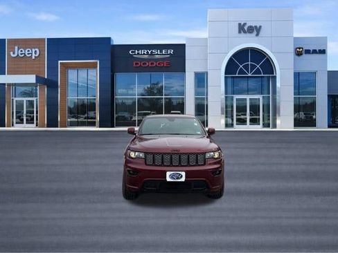 Used 2018 Jeep Grand Cherokee Altitude image 10