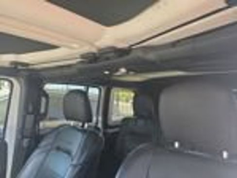 Used 2022 Jeep Wrangler Unlimited Sahara AWD/4WD image 16