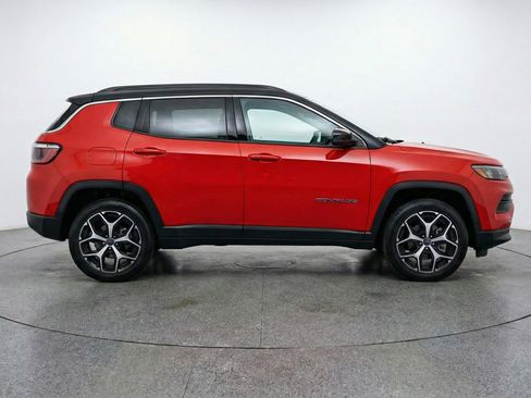 Used 2025 Jeep Compass Limited AWD/4WD image 11