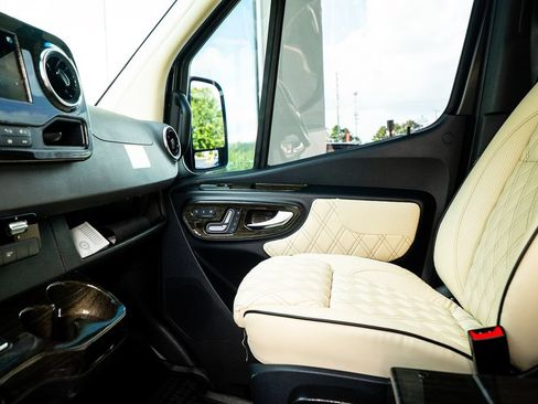 Used 2023 Mercedes-Benz Sprinter 3500 image 33