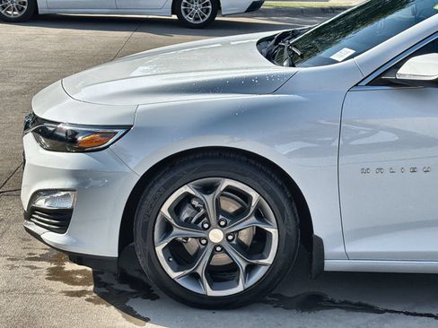 Used 2020 Chevrolet Malibu LT w/ Leather Package FWD image 10
