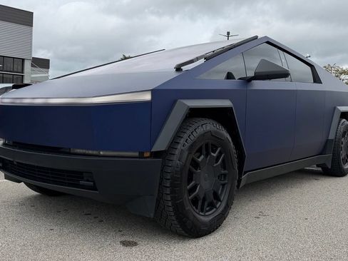 Used 2024 Tesla Cybertruck AWD Crew Cab image 14