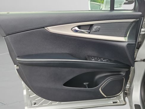 Used 2019 Lincoln Nautilus Premier AWD/4WD image 18