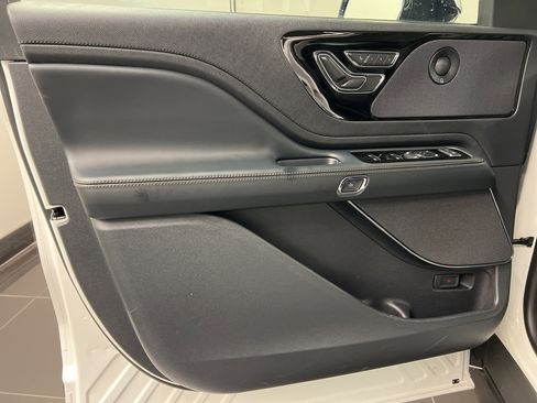 New 2026 Lincoln Aviator AWD image 30