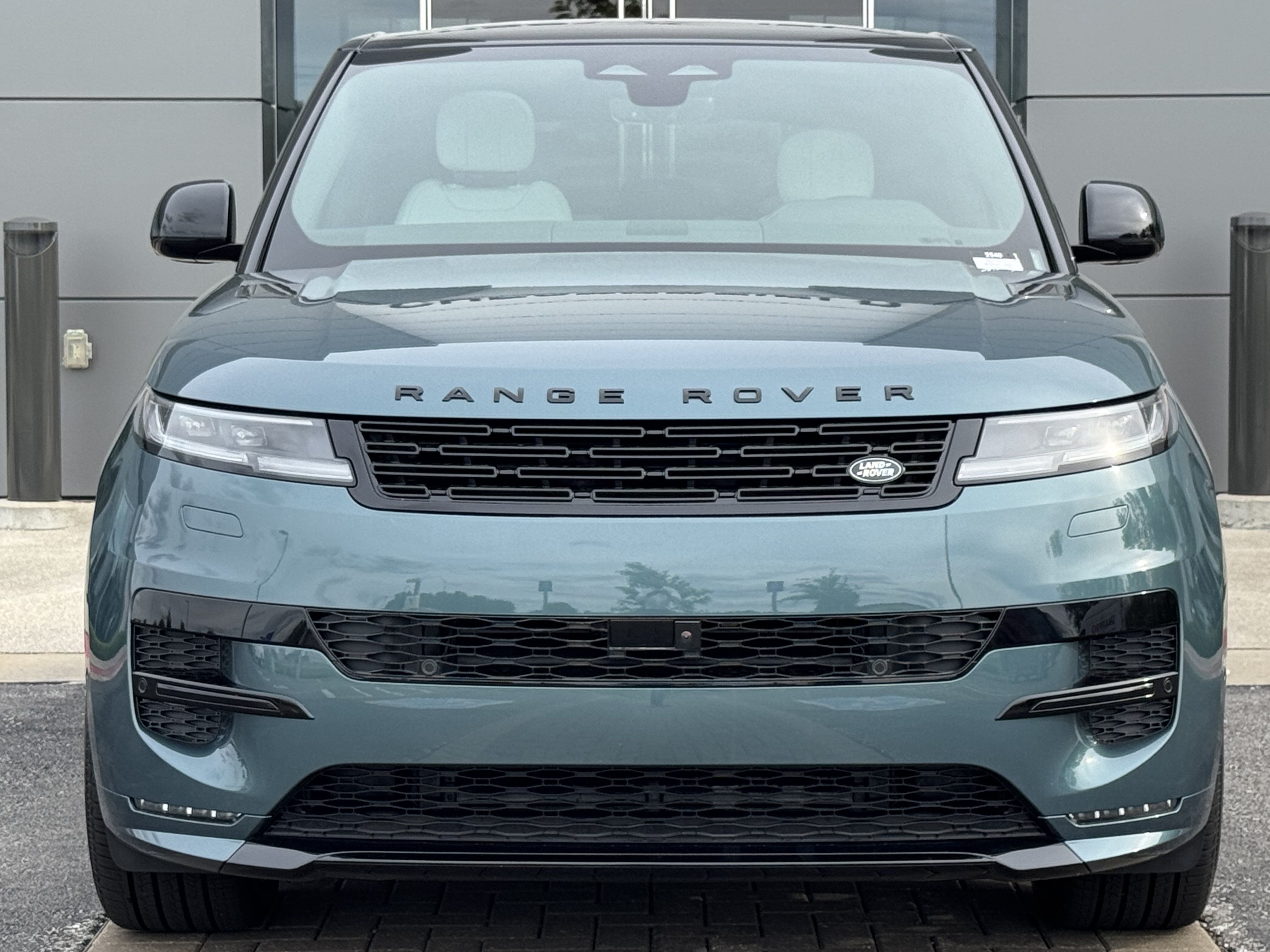 New 2026 Land Rover Range Rover Sport Dynamic SE AWD/4WD image 8