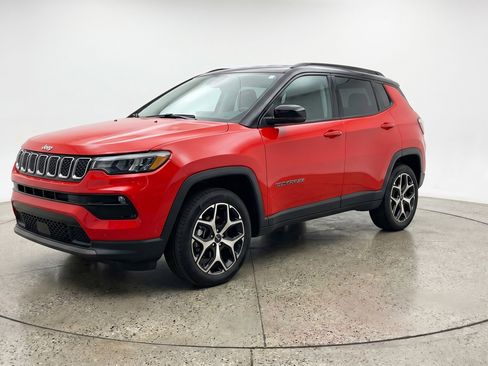 Used 2025 Jeep Compass Limited AWD/4WD image 3