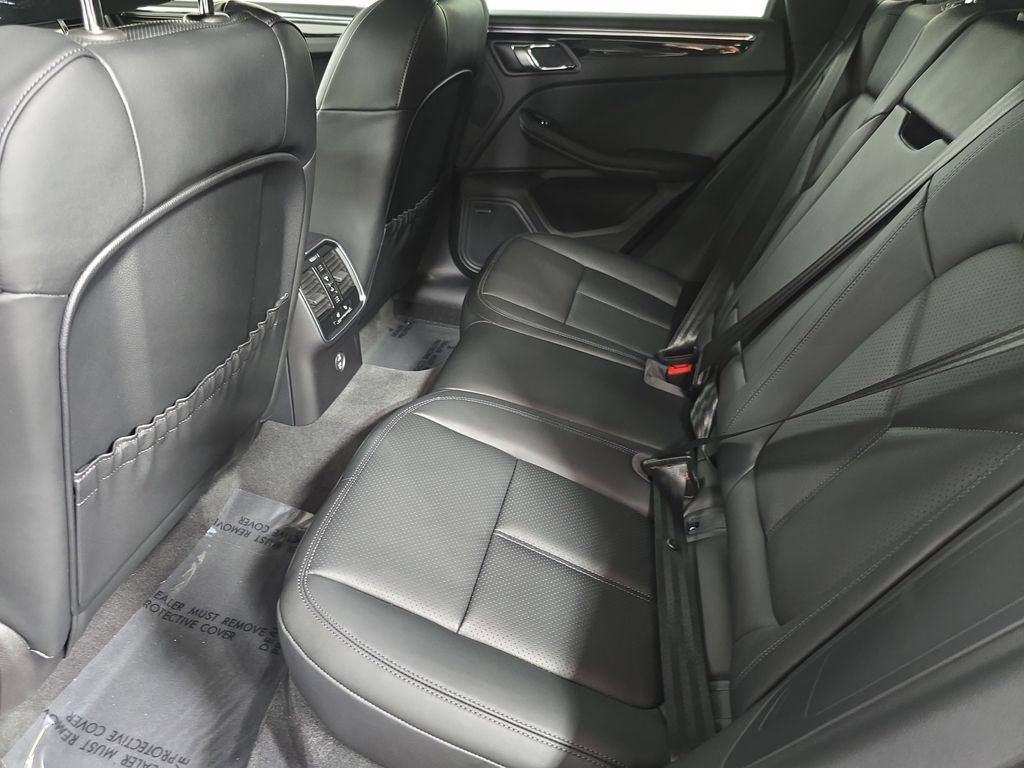 Certified 2026 Porsche Macan AWD/4WD image 24