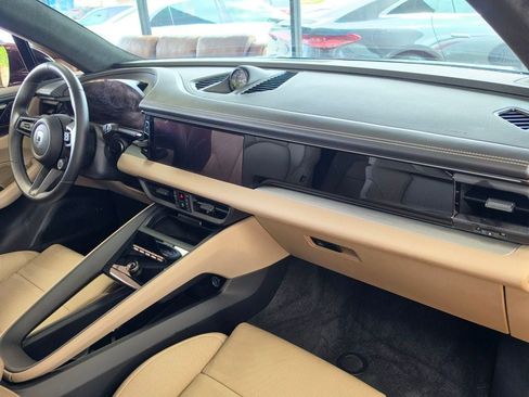 Used 2025 Porsche Macan Turbo Electric AWD/4WD image 31
