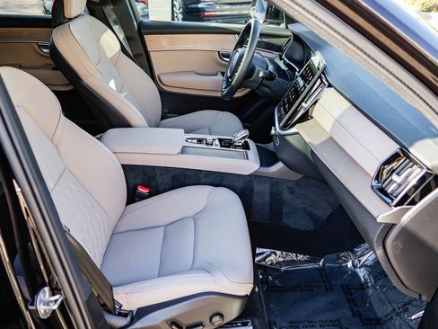 Certified 2026 Volvo XC90 B6 Plus w/ Protection Package AWD/4WD image 19