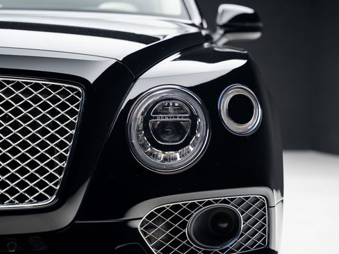 Used 2018 Bentley Bentayga AWD/4WD image 10