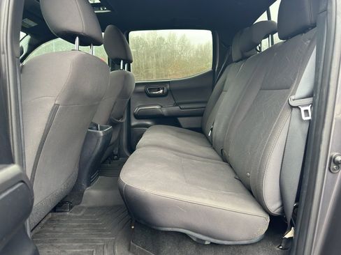 Used 2017 Toyota Tacoma TRD Sport RWD image 28