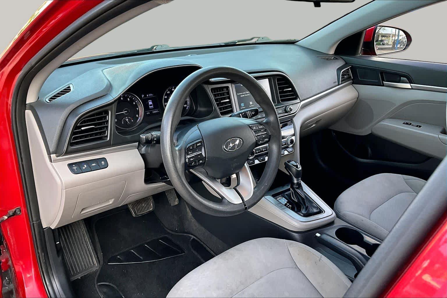 Used 2020 Hyundai Elantra SEL FWD image 17