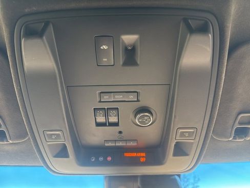 Used 2019 Cadillac Escalade ESV Platinum image 30