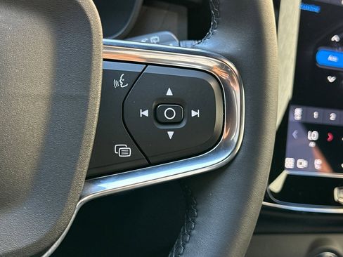 Used 2023 Volvo XC40 Recharge Ultimate image 28