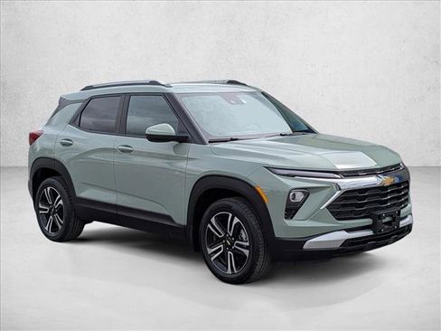 Used 2025 Chevrolet TrailBlazer LT w/ Convenience Package image 3