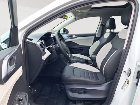 New 2025 Volkswagen Taos SEL AWD/4WD image 12