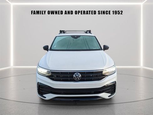 Certified 2023 Volkswagen Tiguan SE R-Line image 7