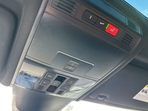 Used 2024 Volkswagen Tiguan SEL R-Line image 41