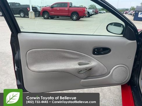 Used 2002 Saturn S-Series SC1 w/ SC1 Option Pkg 1 FWD image 18